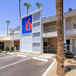 2* Hotel 6 Old Town Fashion Square